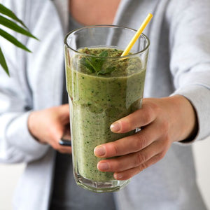 green smoothie con erba di grano