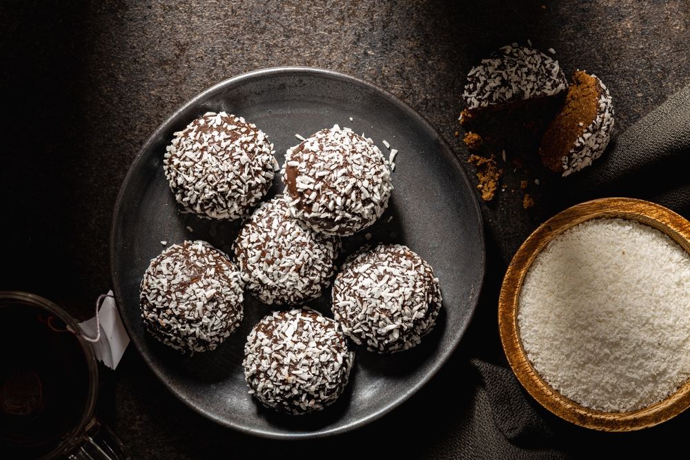 Biscotti con fave di cacao e topping al cocco